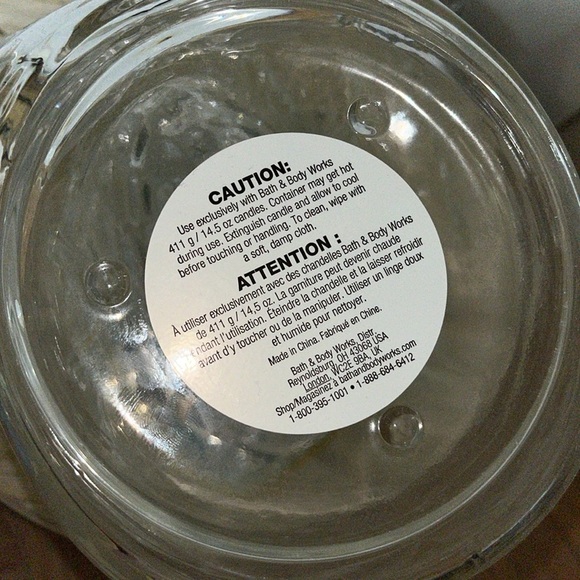 Bath & Body Works Clear Light Up Skull Halloween 3 Wick Candle Holder Decorative - Picture 5 of 5